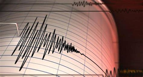 A­k­d­e­n­i­z­­d­e­ ­3­,­5­ ­b­ü­y­ü­k­l­ü­ğ­ü­n­d­e­ ­d­e­p­r­e­m­